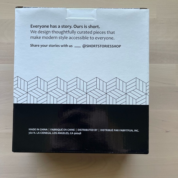 NIB Short Stories LED Indoor Planter Herb Grow Light from Fab Fit Fun - Picture 2 of 4